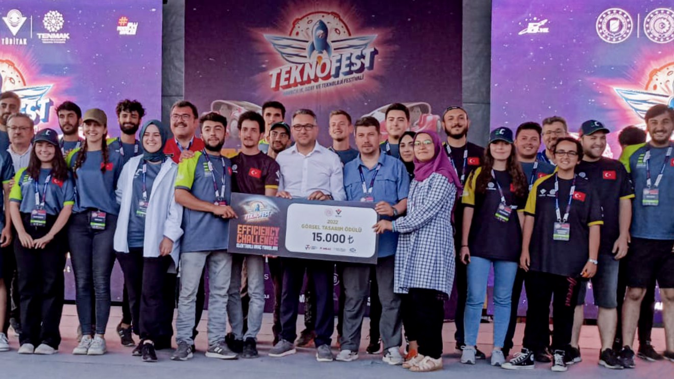 Selçuk Üniversitesi Elektrikli Aracı, TEKNOFEST'te Görsel Tasarım Ödülü’nün sahibi oldu